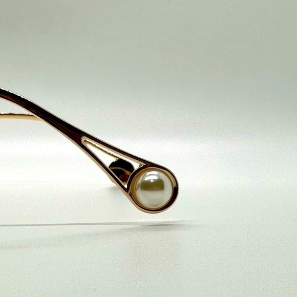 Women’s Cat Eye Shades - Picture 3 of 4